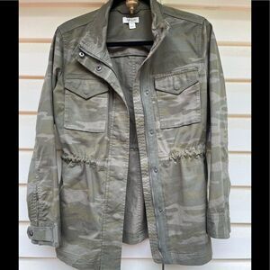 Style & Co camo hip length jacket, waist drawstring, metal snaps/front zipper, S